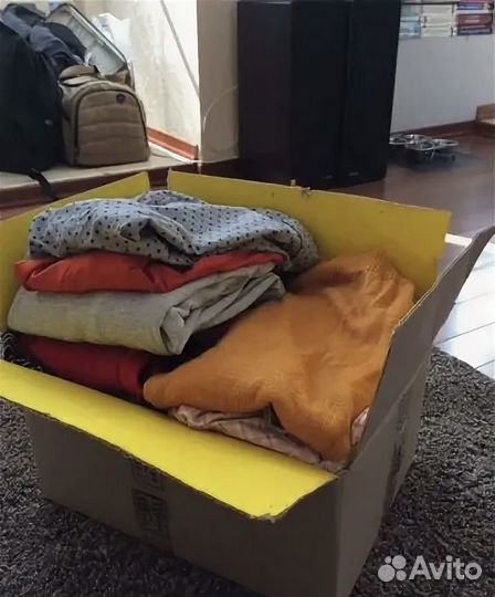 Коробка одежды, хлам