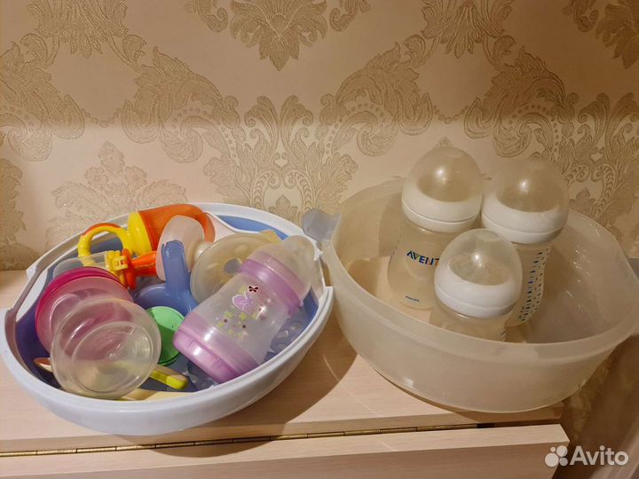 Молокоотсос+бутылочки+все на фото