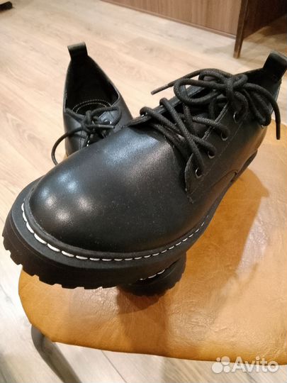 Ботинки женские Bershka р. 39