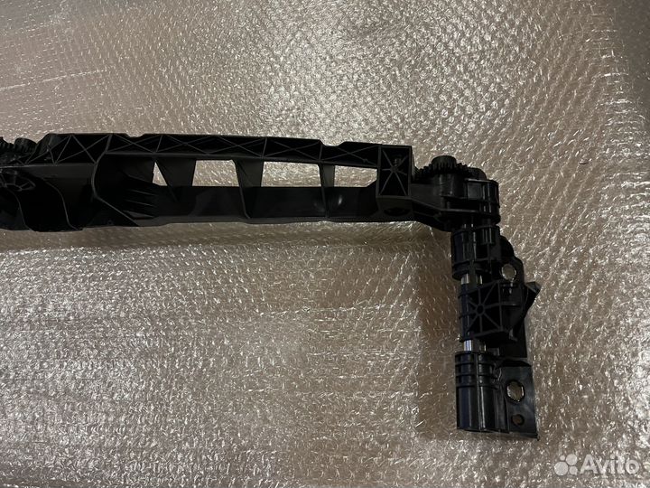 Крепление радиаторной кассеты Mercedes W212