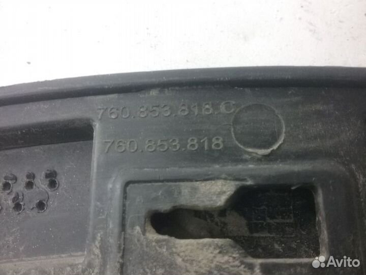 Накладка крыла заднего правого Volkswagen Touareg 3