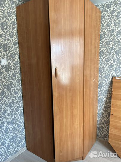 Угловой шкаф