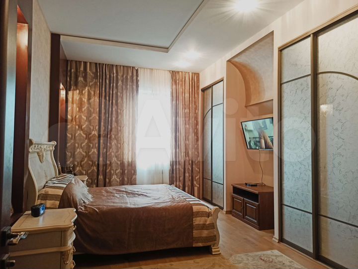 Коттедж 370 м² на участке 30 сот.