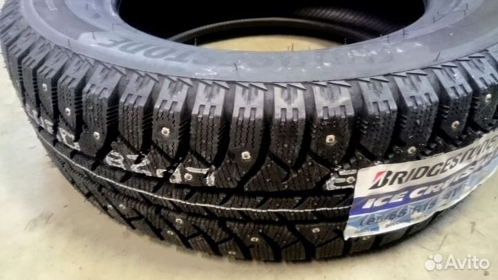 Bridgestone Ice Cruiser 7000S 235/55 R17 99T