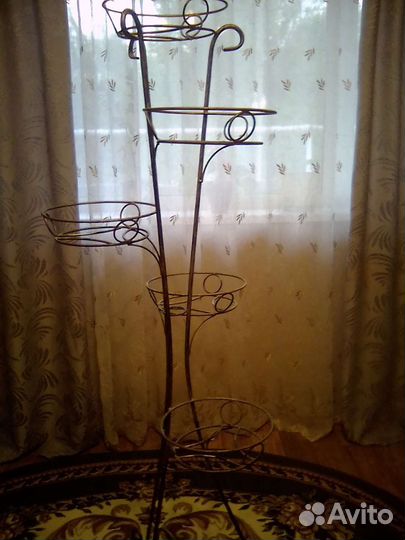 Кованая цветочница