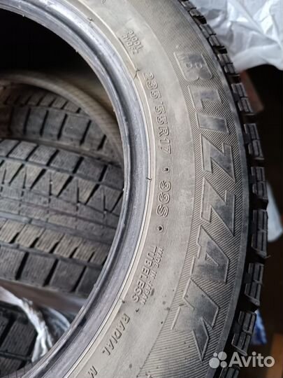 Bridgestone Blizzak Revo GZ 235/55 R17