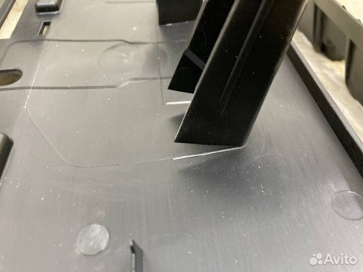 Кронштейн решетки радиатора Peugeot 3008 C1A 2016