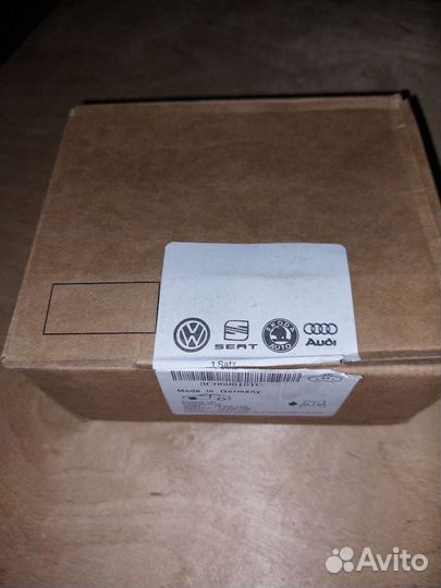 Колодки тормозные передние 3C0698151C