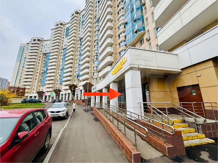 Помещение с ремонтом, рядом с метро