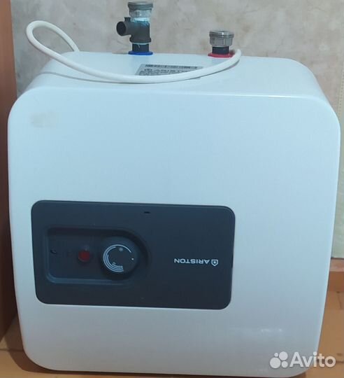 Водонагреватель Ariston (б/у) на 15 литров