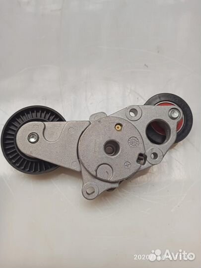 Натяжитель ремня генератора Toyota Camry abtto1011