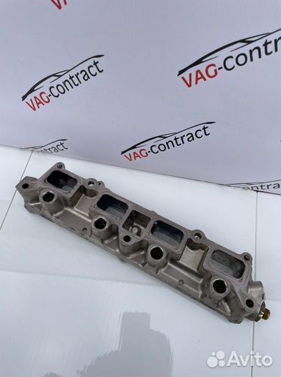 Топливная рейка Volkswagen Golf MK6 1.4 caxa 2009