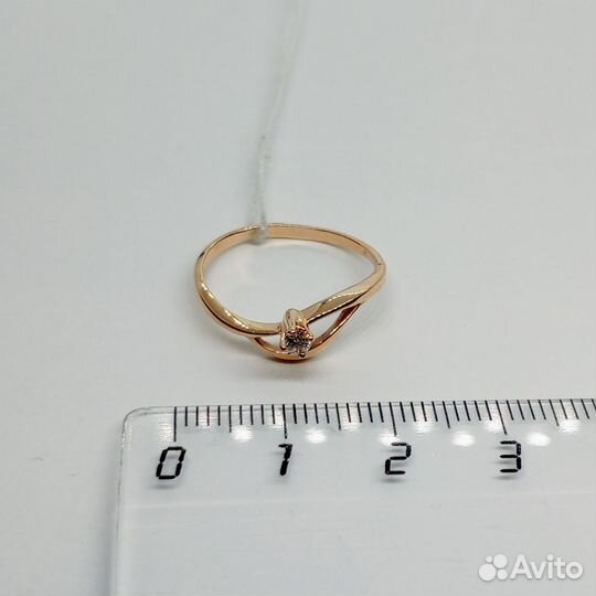 Кольцо с природным камнем Золото