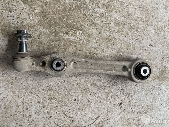 Передний правый рычаг Mercedes W213 2018г