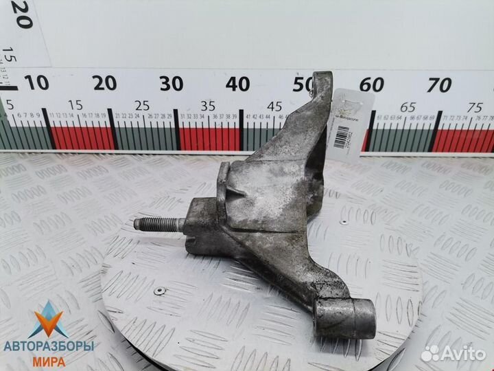 Кронштейн (крепление) Ford Focus рест. 2003