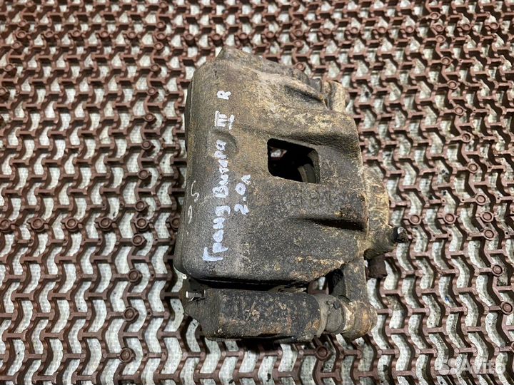 Суппорт передний правый Гранд Витара 3