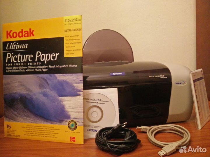 Цветной струйный принтер Epson + аксессуары