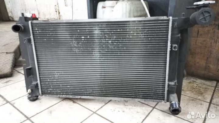Радиатор охлаждения двигателя toyota