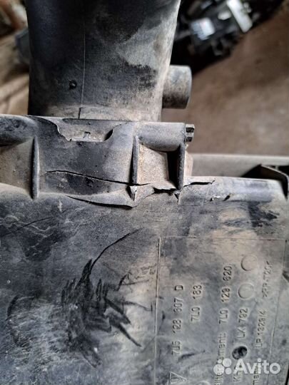 Корпус воздушного фильтра на Porsche Cayenne