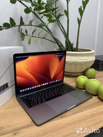 MacBook Pro 13 2019 2,4ггц идеал i5 16 256