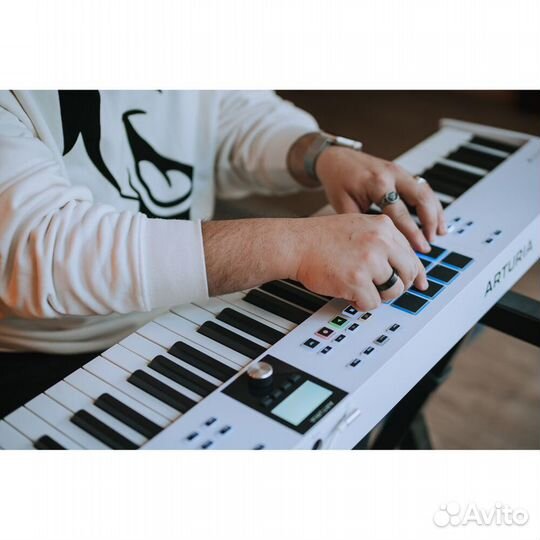 Midi клавиатура Arturia KeyLab Essential 88 mk3 Wh