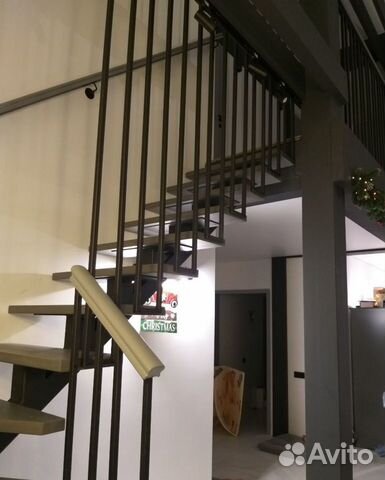 Лестница на монокосоуре с перилами под ключ