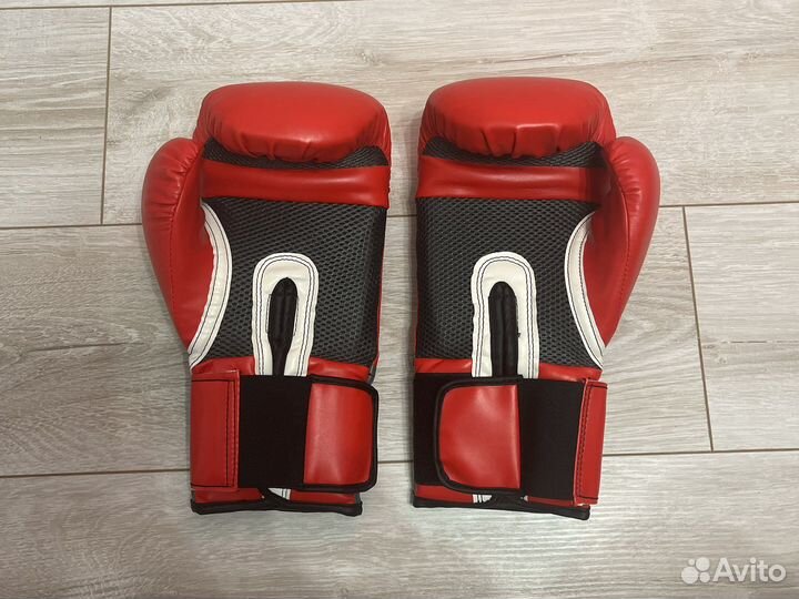 Боксерские перчатки everlast 14oz