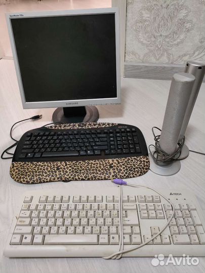 Монитор клавиатура колонки