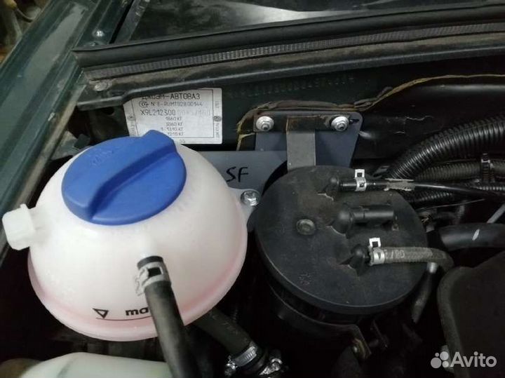 Набор кронштейн бачка Golf 2 на Шеви Ниву Комплект