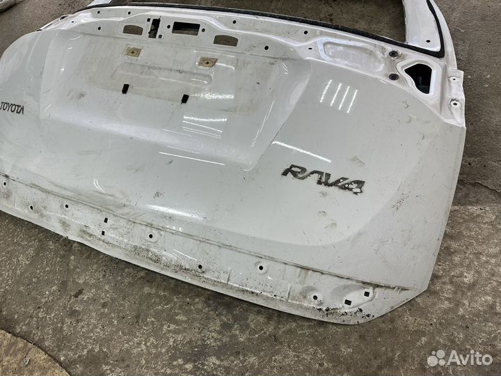 Toyota RAV4 крышка багажника оригинал