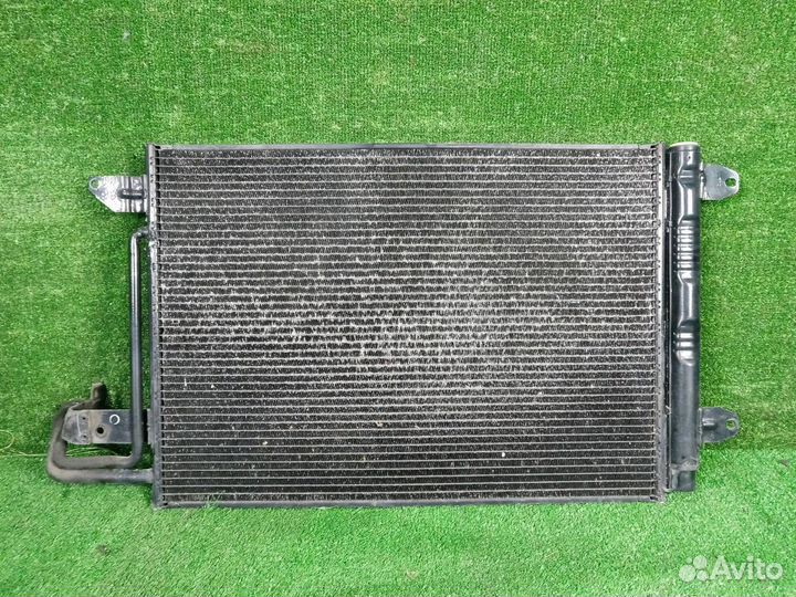 Радиатор кондиционера Volkswagen Golf 5 BLG (1.4)