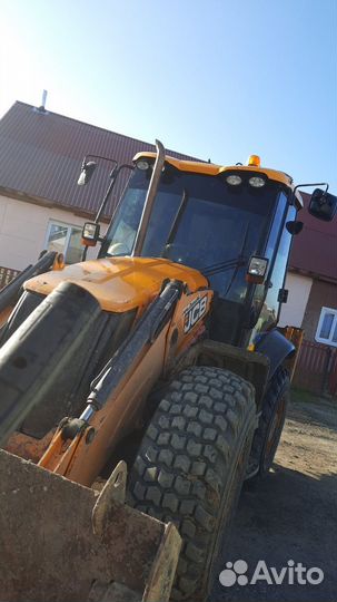 Машинист экскаватора погрузчика JCB 3
