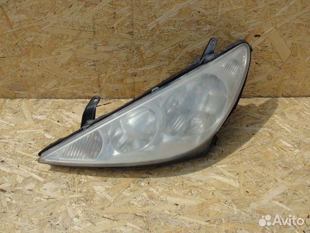 Фара левая Toyota Estima 2