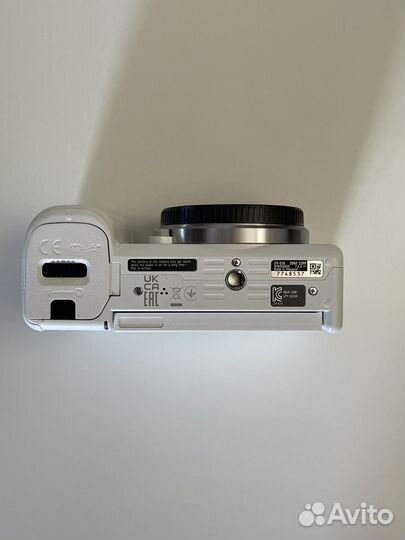 Sony ZV E10 на гарантии + клетка + флешка