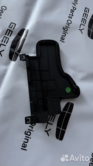 Дефлектор радиатора правый верхний Geely Monjaro