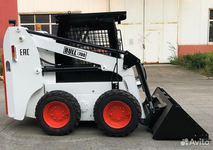 Мини-погрузчик Bull SL700, 2023