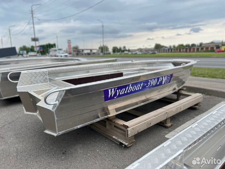 Моторная лодка Wyatboat-390Р Увеличенный борт