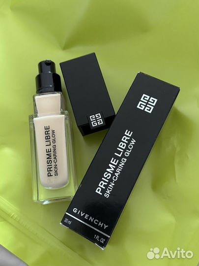 Тональная основа Givenchy prisme libre glow