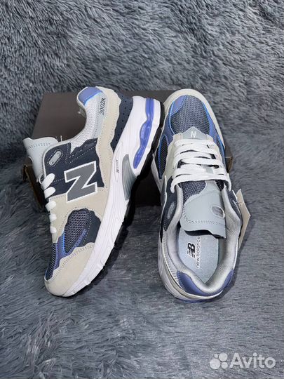 New balance 2002r