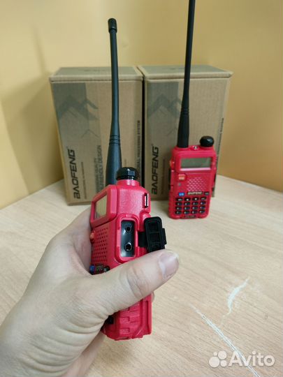 Комплект раций Baofeng UV-5R красного цвета