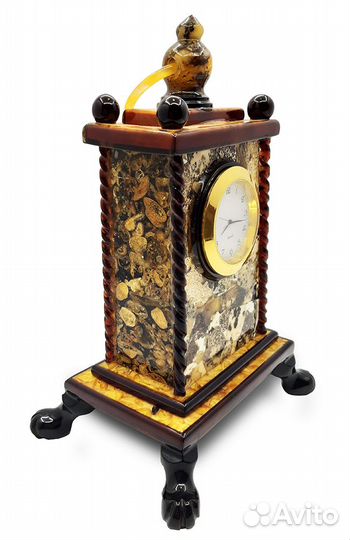 Часы из янтаря настольные