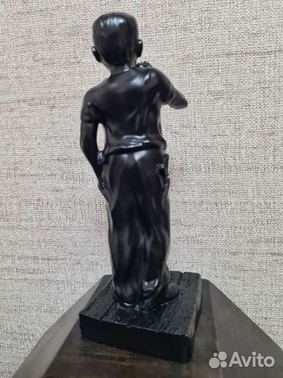 Фулюган.Мальчик с яблоком Каслинское литьё