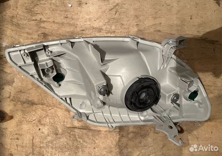 Фара левая toyota corolla 2000-2002