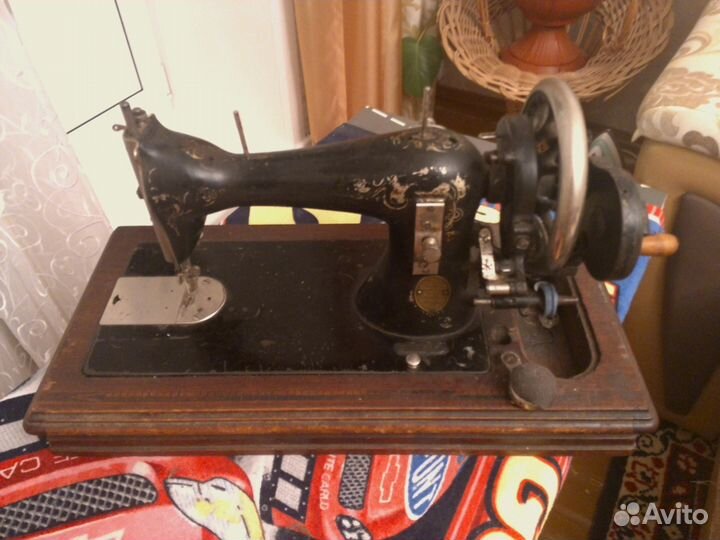 Продам старую швейную машину