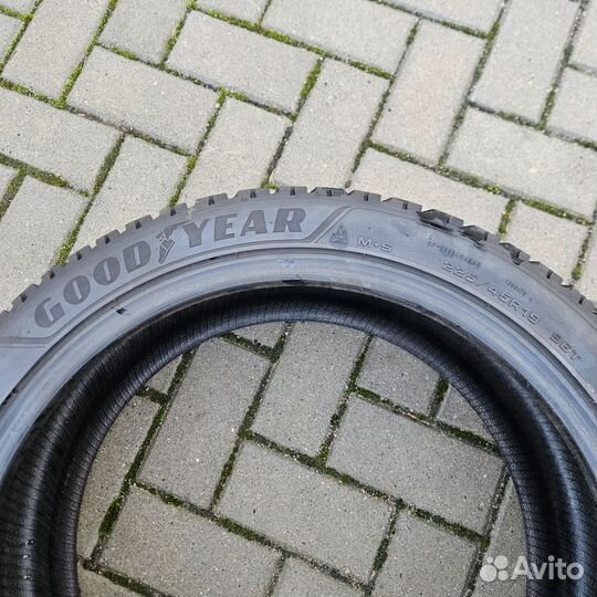 Goodyear UltraGrip Arctic 2 225/45 R19 96T