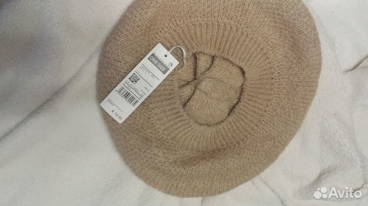 Новый женский берет из мохера и акрила беж. цвета