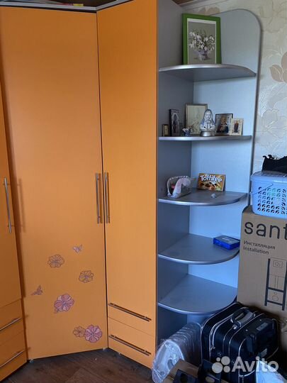 Угловой шкаф