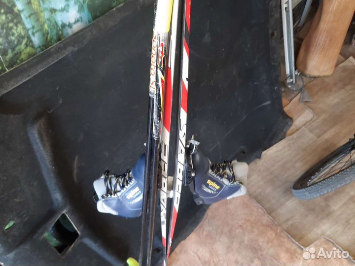 Горные лыжи и ботинки