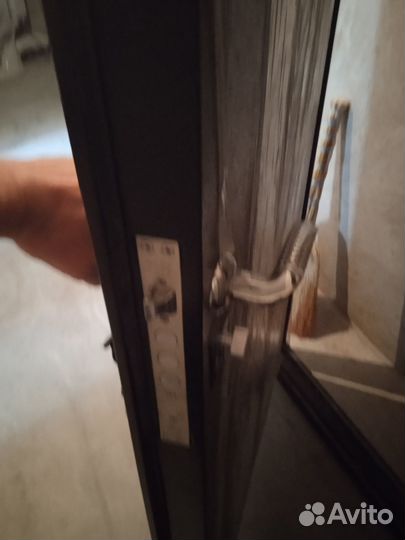 Дверь входная металлическая бу