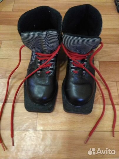 Продам лыжные ботинки